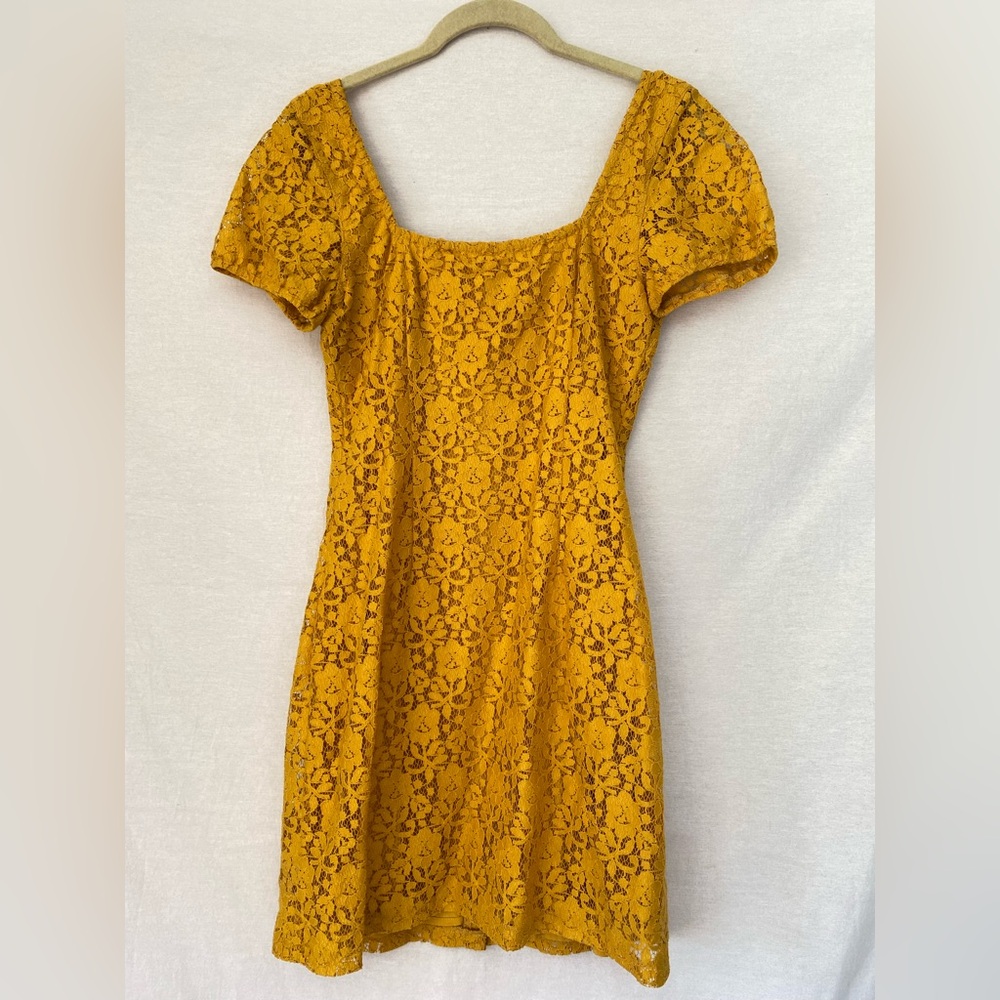 Abercrombie & Fitch Eyelet Lace Dress - Picture 2 of 11